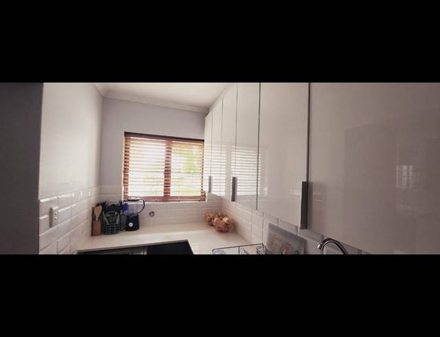 4 BEDROOM HOUSE FOR SALE IN MORELETAPARK